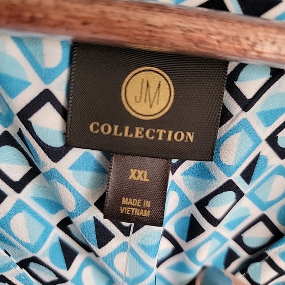 NWT JM Collection V Neck Top Size XXL Button Detail Roll Tab Sleeves Blue Geo - Picture 5 of 11
